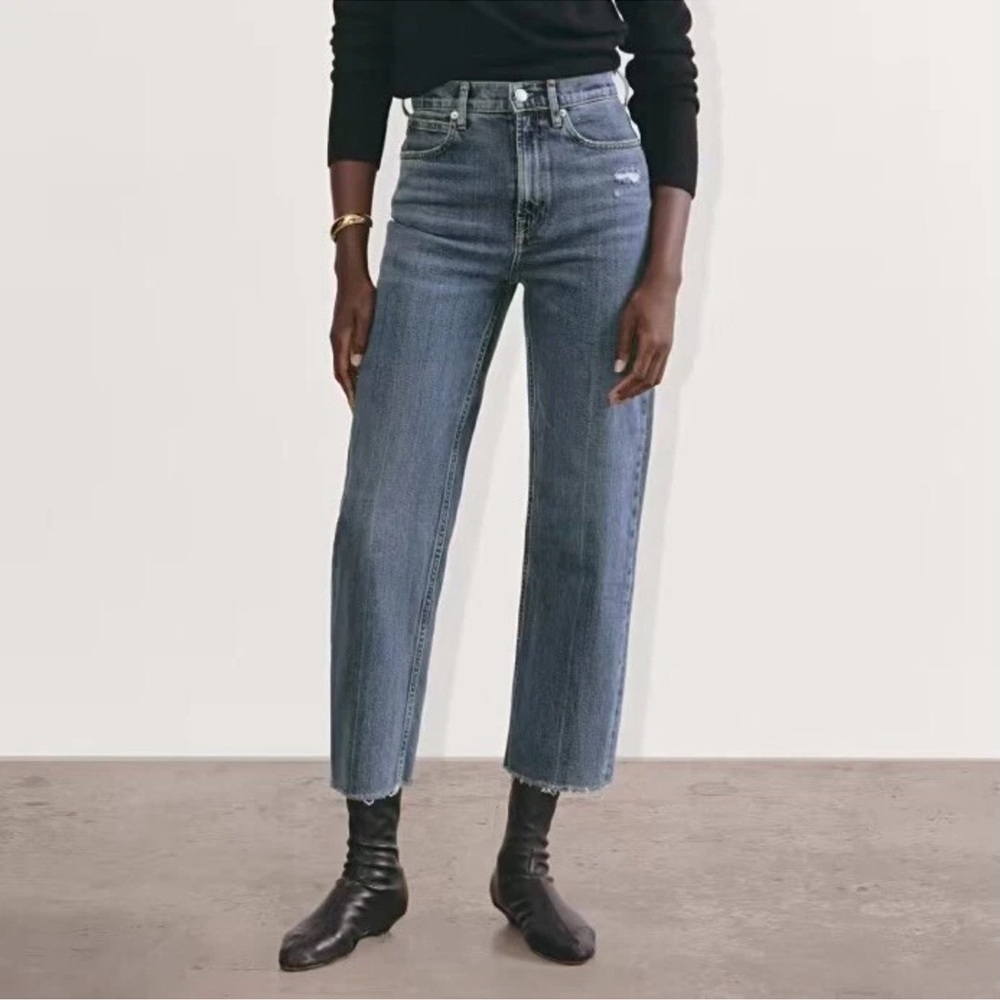 Everlane Cropped Straight-Leg Jeans in Medium Blue Wash